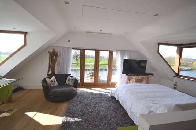  Image of 3 bedroom Detached house for sale in The Warren Caversham Reading RG4 at The Warren Caversham Reading, RG4 7TH