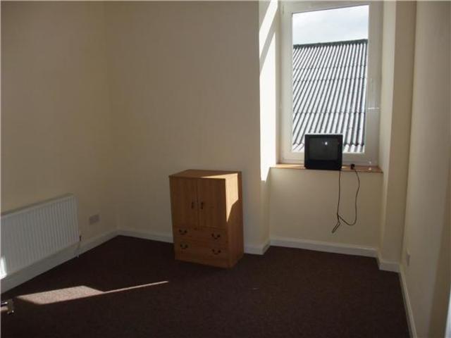  Image of 2 bedroom Flat to rent in Bank Street Lochgelly KY5 at Lochgelly Fife Fife, KY5 9QQ