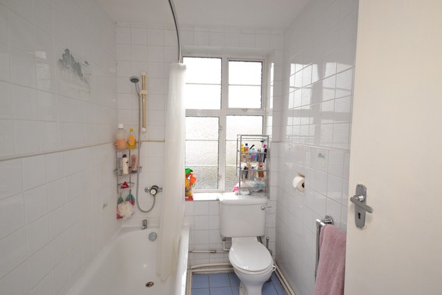  Image of 2 bedroom Property to rent in Colney Hatch Lane London N10 at Colney Hatch Lane  Muswell Hill, N10 1QH