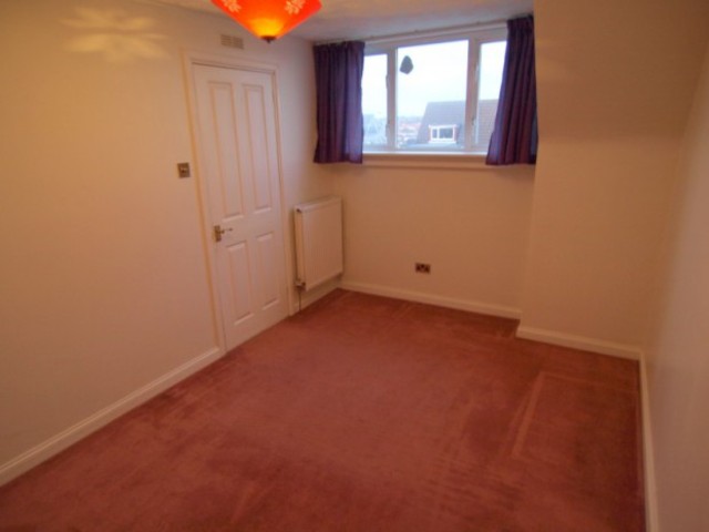  Image of 3 bedroom Semi-Detached house to rent in Burt Grove Dunfermline KY11 at Dunfermline Fife Fife, KY11 8DQ