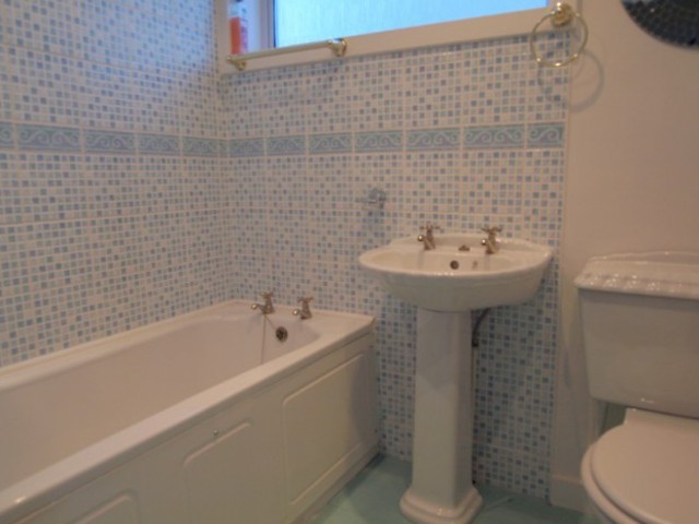  Image of 3 bedroom Semi-Detached house to rent in Burt Grove Dunfermline KY11 at Dunfermline Fife Fife, KY11 8DQ