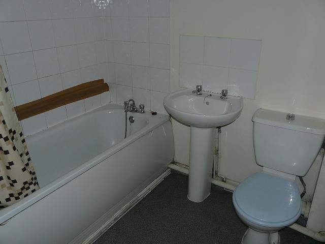  Image of 2 bedroom Ground Flat to rent in Burt Street Cardiff CF10 at Cardiff, CF10 5FZ