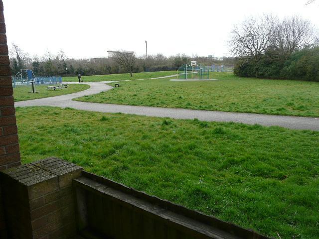  Image of 2 bedroom Ground Flat to rent in Burt Street Cardiff CF10 at Cardiff, CF10 5FZ