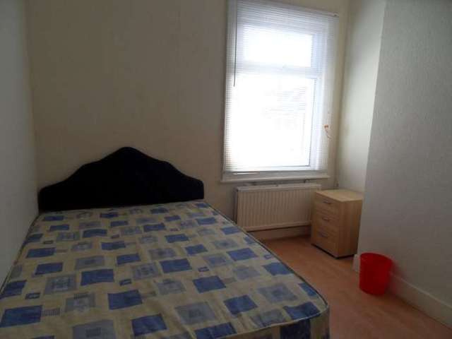  Image of 2 bedroom Flat to rent in Cann Hall Road London E11 at Cann Hall Road Leytonstone London, E11 3NL