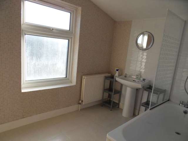  Image of 2 bedroom Flat to rent in Cann Hall Road London E11 at Cann Hall Road Leytonstone London, E11 3NL