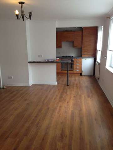 Image of 2 bedroom Flat to rent in Castlemilk Road Rutherglen Glasgow G44 at Castlemilk Road [ Kings Park Glasgow, G44 4LE