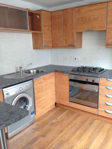  Image of 2 bedroom Flat to rent in Castlemilk Road Rutherglen Glasgow G44 at Castlemilk Road [ Kings Park Glasgow, G44 4LE
