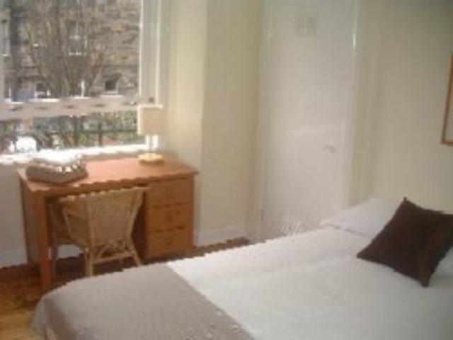  Image of 2 bedroom Flat to rent in Cathcart Place Edinburgh EH11 at Dalry Edinburgh Edinburgh, EH11 2HE