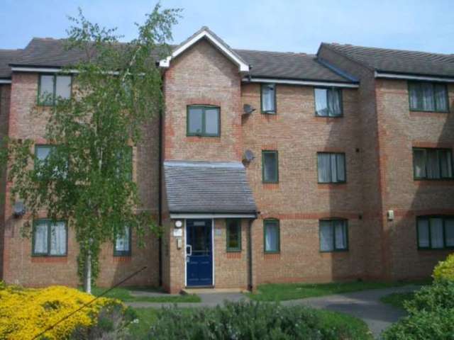  Image of 2 bedroom Flat to rent in Chantress Close Dagenham RM10 at Chantress Close Dagenham Dagenham, RM10 9YW