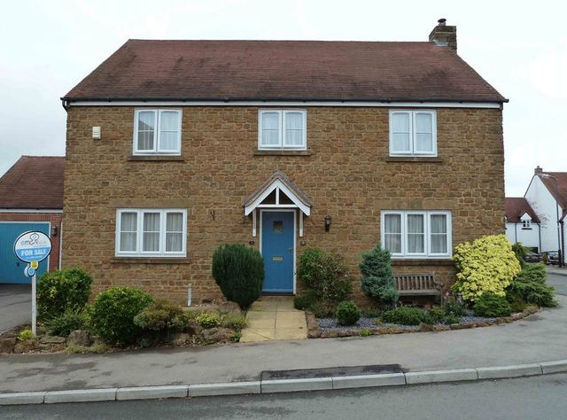  Image of 4 bedroom Detached house for sale in Cotters Croft Fenny Compton Southam CV47 at Cotters Croft Fenny Compton Fenny Compton, CV47 2XS