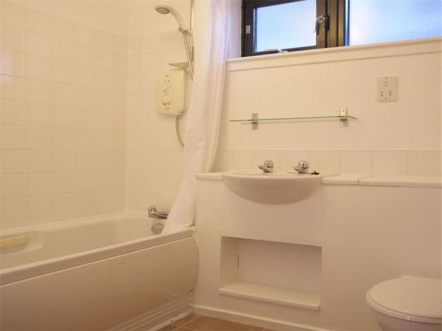  Image of 1 bedroom Flat to rent in Cresswell Street Glasgow G12 at Hillhead Glasgow Glasgow, G12 8BY