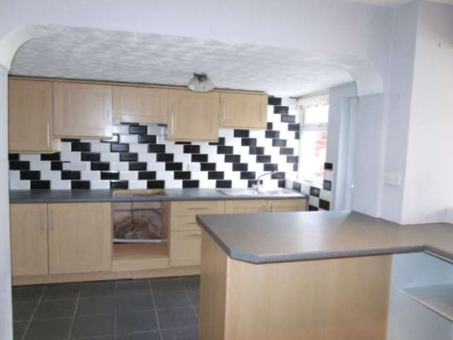  Image of 3 bedroom Detached house to rent in Darvel Road Willenhall WV12 at Darvel Road  Willenhall, WV12 4TU