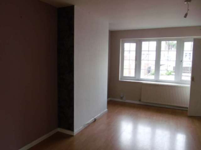  Image of 3 bedroom Detached house to rent in Darvel Road Willenhall WV12 at Darvel Road  Willenhall, WV12 4TU