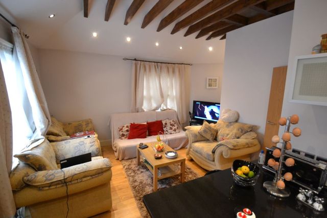  Image of 1 bedroom Flat to rent in Earls Court Road London SW5 at Earls Court Road  London, SW5 9AN