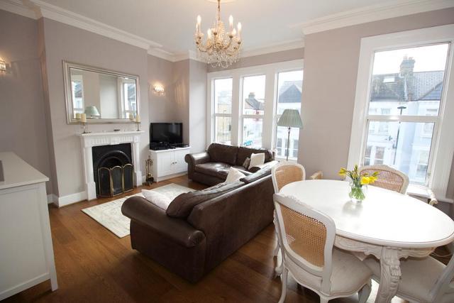  Image of 3 bedroom Flat to rent in Edgeley Road London SW4 at Clapham, SW4 6ER