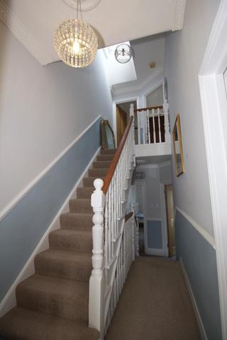  Image of 3 bedroom Flat to rent in Edgeley Road London SW4 at Clapham, SW4 6ER