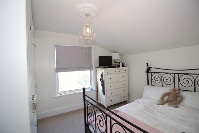  Image of 3 bedroom Flat to rent in Edgeley Road London SW4 at Clapham, SW4 6ER