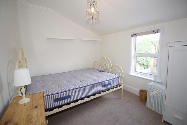  Image of 3 bedroom Flat to rent in Edgeley Road London SW4 at Clapham, SW4 6ER