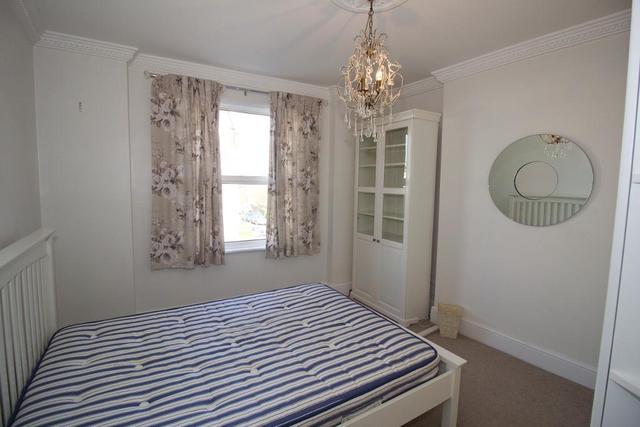  Image of 3 bedroom Flat to rent in Edgeley Road London SW4 at Clapham, SW4 6ER