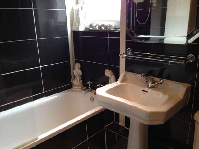  Image of 3 bedroom Flat to rent in Ferncroft Drive Glasgow G44 at Ferncorft Drive Croftfoot Glasgow, G44 5RQ