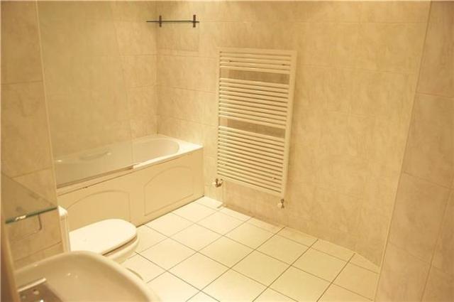  Image of 2 bedroom Flat to rent in Gidea Park Romford RM2 at Kidman Close Gidea Park Essex, RM2 6GE