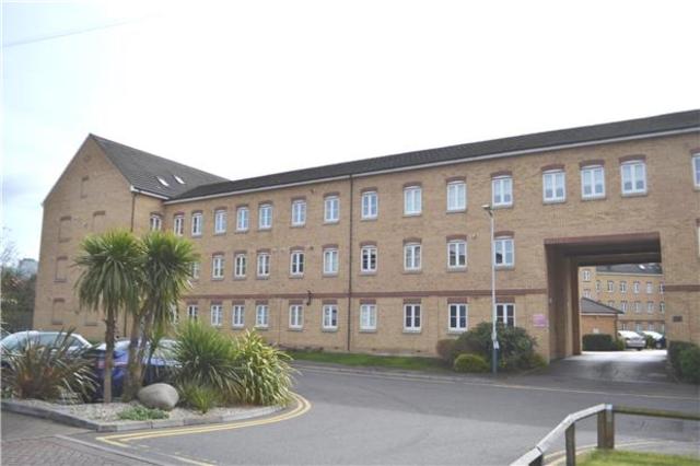  Image of 2 bedroom Flat to rent in Gidea Park Romford RM2 at Kidman Close Gidea Park Essex, RM2 6GE