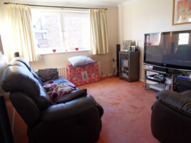  Image of 2 bedroom Flat to rent in Great Cullings Rush Green Romford RM7 at Great Cullings Rush Green Romford, RM7 0YL