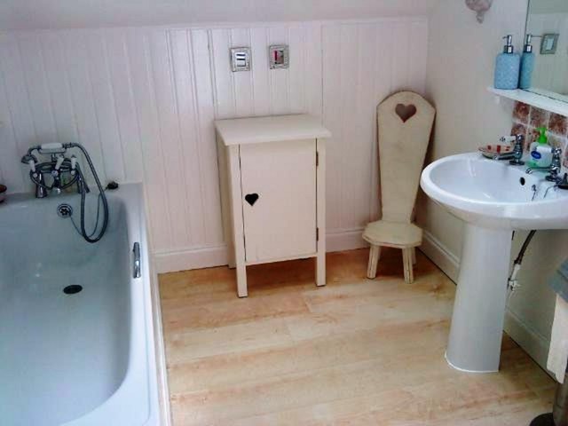  Image of 1 bedroom Detached house to rent in Fardalehill View Crosshouse Kilmarnock KA2 at Kilmaurs East Ayrshire East Ayrshire, KA2 0DX
