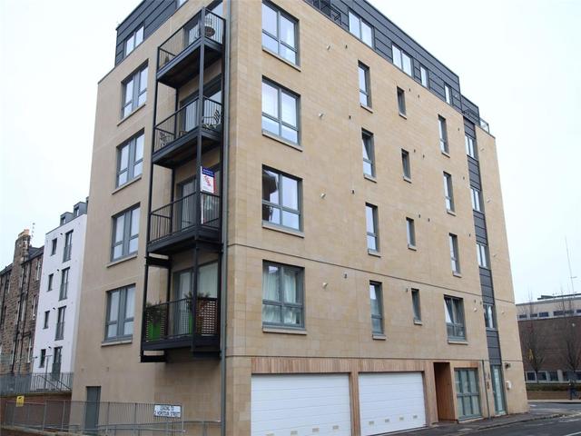  Image of 3 bedroom Flat to rent in Hopetoun Street Edinburgh EH7 at City Centre Edinburgh Edinburgh, EH7 4ND