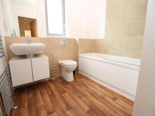  Image of 3 bedroom Flat to rent in Hopetoun Street Edinburgh EH7 at City Centre Edinburgh Edinburgh, EH7 4ND