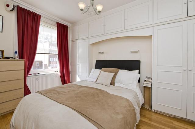  Image of 2 bedroom Flat to rent in Kensington Court London W8 at Kensington Court  London, W8 5BD