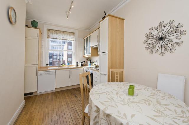  Image of 2 bedroom Flat to rent in Kensington Court London W8 at Kensington Court  London, W8 5BD
