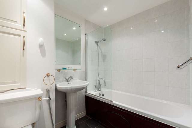  Image of 3 bedroom Apartment to rent in Lancaster Gate London W2 at Lancaster Gate Lancaster Gate London, W2 3NA