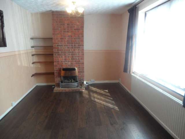  Image of Semi-Detached house to rent in Lichfield Road Becontree Dagenham RM8 at Lichfield Road  Dagenham, RM8 2AU