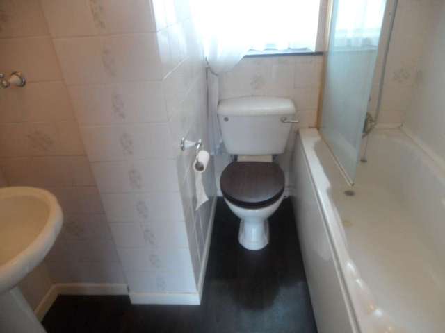  Image of Semi-Detached house to rent in Lichfield Road Becontree Dagenham RM8 at Lichfield Road  Dagenham, RM8 2AU