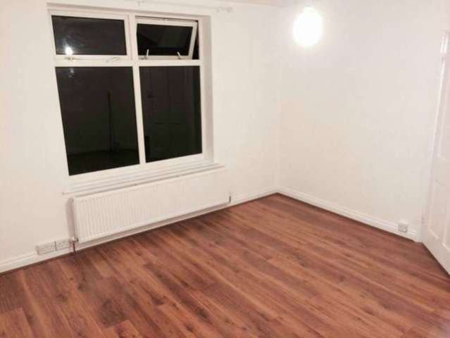 Image of 3 bedroom Semi-Detached house to rent in Lymington Road Dagenham RM8 at Lymington Road Barking & Dagenham Dagenham, RM8 1RT