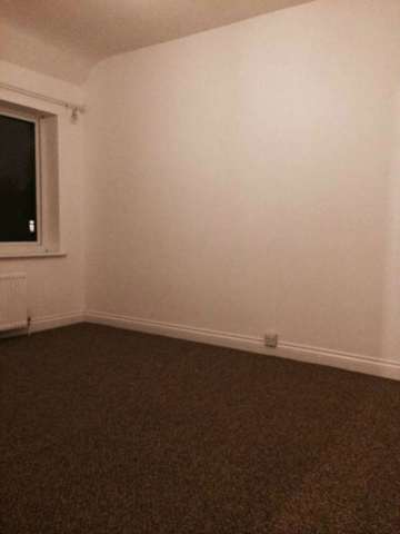  Image of 3 bedroom Semi-Detached house to rent in Lymington Road Dagenham RM8 at Lymington Road Barking & Dagenham Dagenham, RM8 1RT