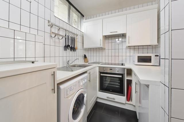  Image of 1 bedroom Flat to rent in Kensington Church Street London W8 at Marqueen Court  42 Kensington Church Street, W8 4DQ
