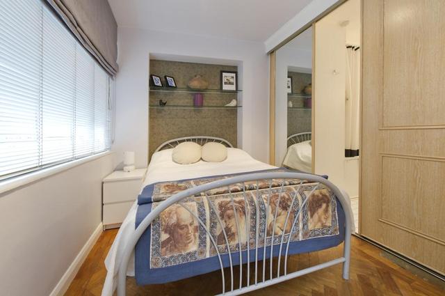 Image of 1 bedroom Flat to rent in Kensington Church Street London W8 at Marqueen Court  42 Kensington Church Street, W8 4DQ