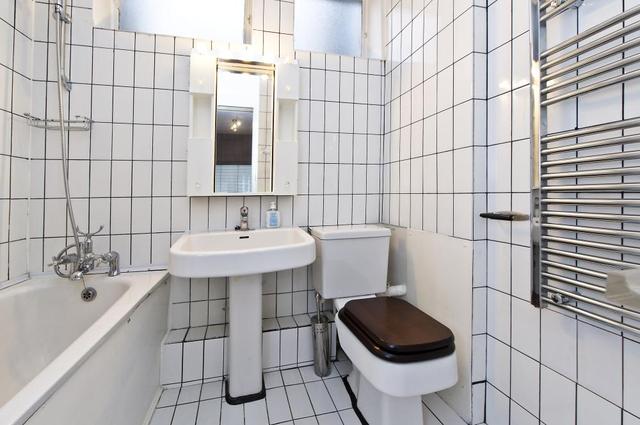  Image of 1 bedroom Flat to rent in Kensington Church Street London W8 at Marqueen Court  42 Kensington Church Street, W8 4DQ