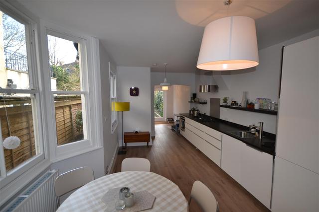  Image of 4 bedroom Property to rent in Mattison Road London N4 at London, N4 1BG