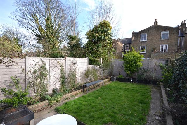  Image of 4 bedroom Property to rent in Mattison Road London N4 at London, N4 1BG