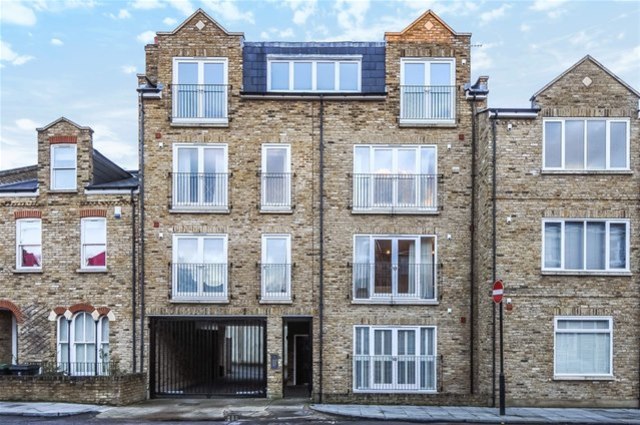  Image of 2 bedroom Property to rent in Mount Pleasant Crescent London N4 at Stroud Green, N4 4HW