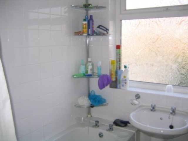  Image of 3 bedroom Terraced house to rent in New Road Dagenham RM10 at New Road Dagenham Essex, RM10 9ND