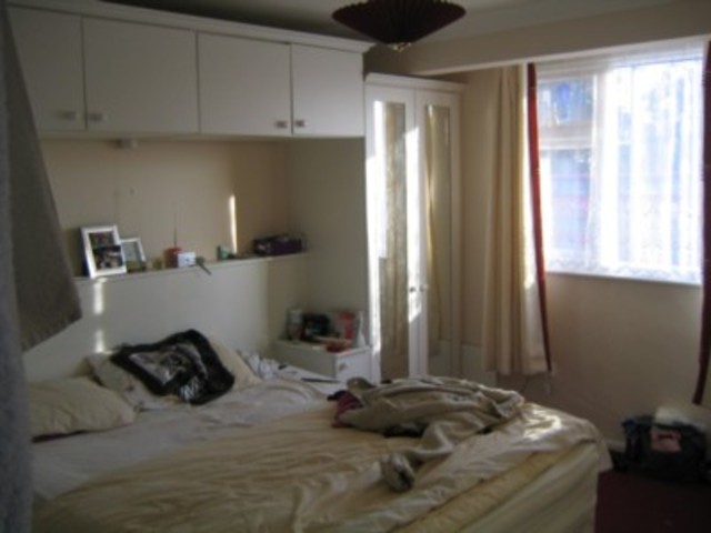 Image of 3 bedroom Terraced house to rent in New Road Dagenham RM10 at New Road Dagenham Essex, RM10 9ND