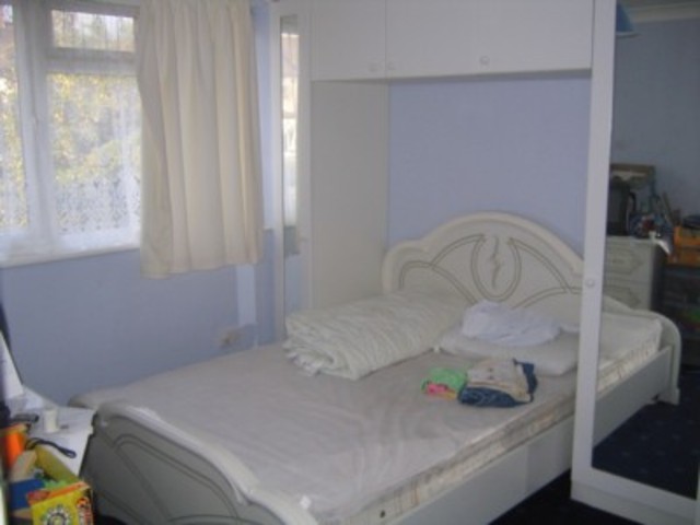  Image of 3 bedroom Terraced house to rent in New Road Dagenham RM10 at New Road Dagenham Essex, RM10 9ND
