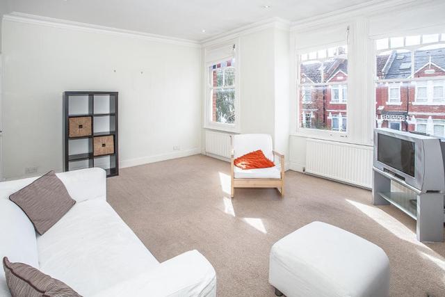 Image of 2 bedroom Flat for sale in Oaklands Grove London W12 at Shepherds Bush  London, W12 0JB