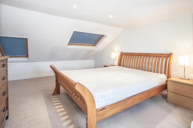  Image of 2 bedroom Flat for sale in Oaklands Grove London W12 at Shepherds Bush  London, W12 0JB