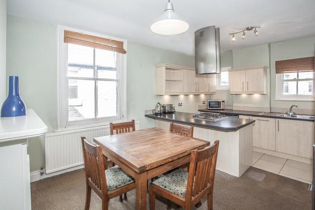  Image of 2 bedroom Flat for sale in Oaklands Grove London W12 at Shepherds Bush  London, W12 0JB