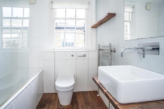  Image of 2 bedroom Flat for sale in Oaklands Grove London W12 at Shepherds Bush  London, W12 0JB